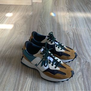 New Balance 327s women’s size 7